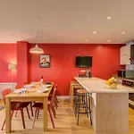 Appartement Biolay 2, Alpes Agency, Central Chamonix, Sleeps 4-6 Chamonix