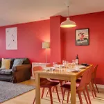 Appartement Biolay 2, Alpes Agency, Central Chamonix, Sleeps 4-6 Chamonix