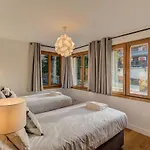Apartment Biolay 2, Alpes Agency, Central Chamonix, Sleeps 4-6 *