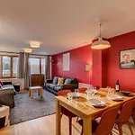 Apartment Biolay 2, Alpes Agency, Central Chamonix, Sleeps 4-6 *